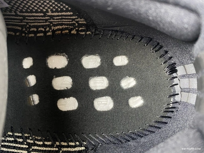 Black Yeezy Adidas V2 350 Core White Boost BY1604 0730